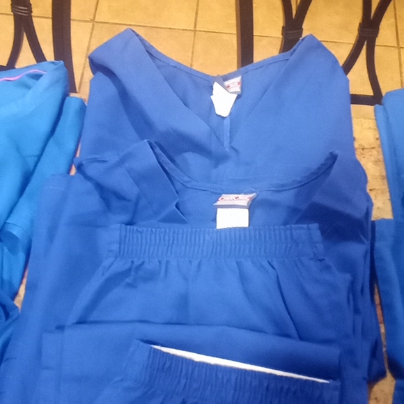 HUGE SCRUBS LOT DICKIES, BUTTER SOFT,CHEROKEE AND OTHERS 15 SETS - Picture 5 of 11